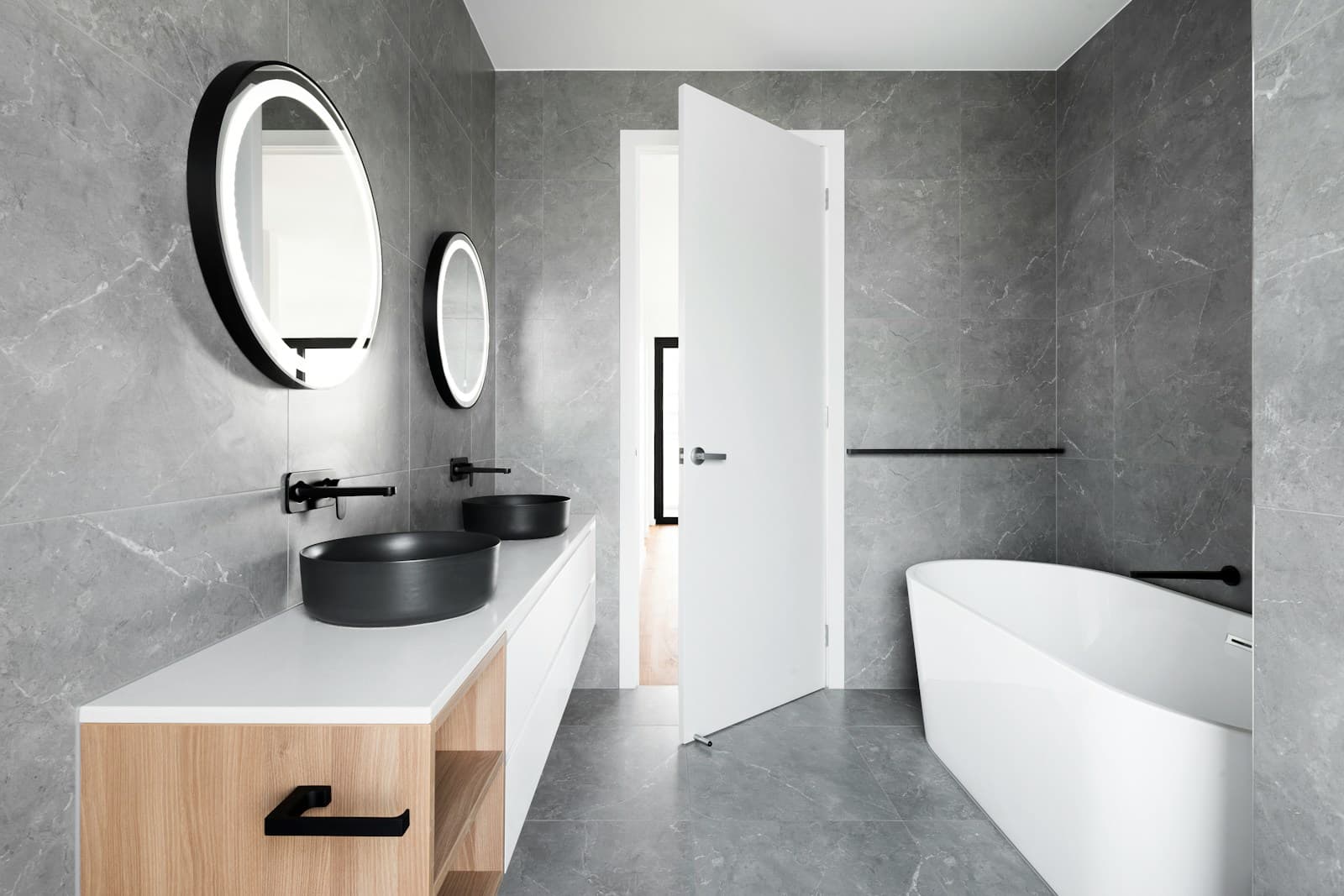 Bedroom & Bathroom
